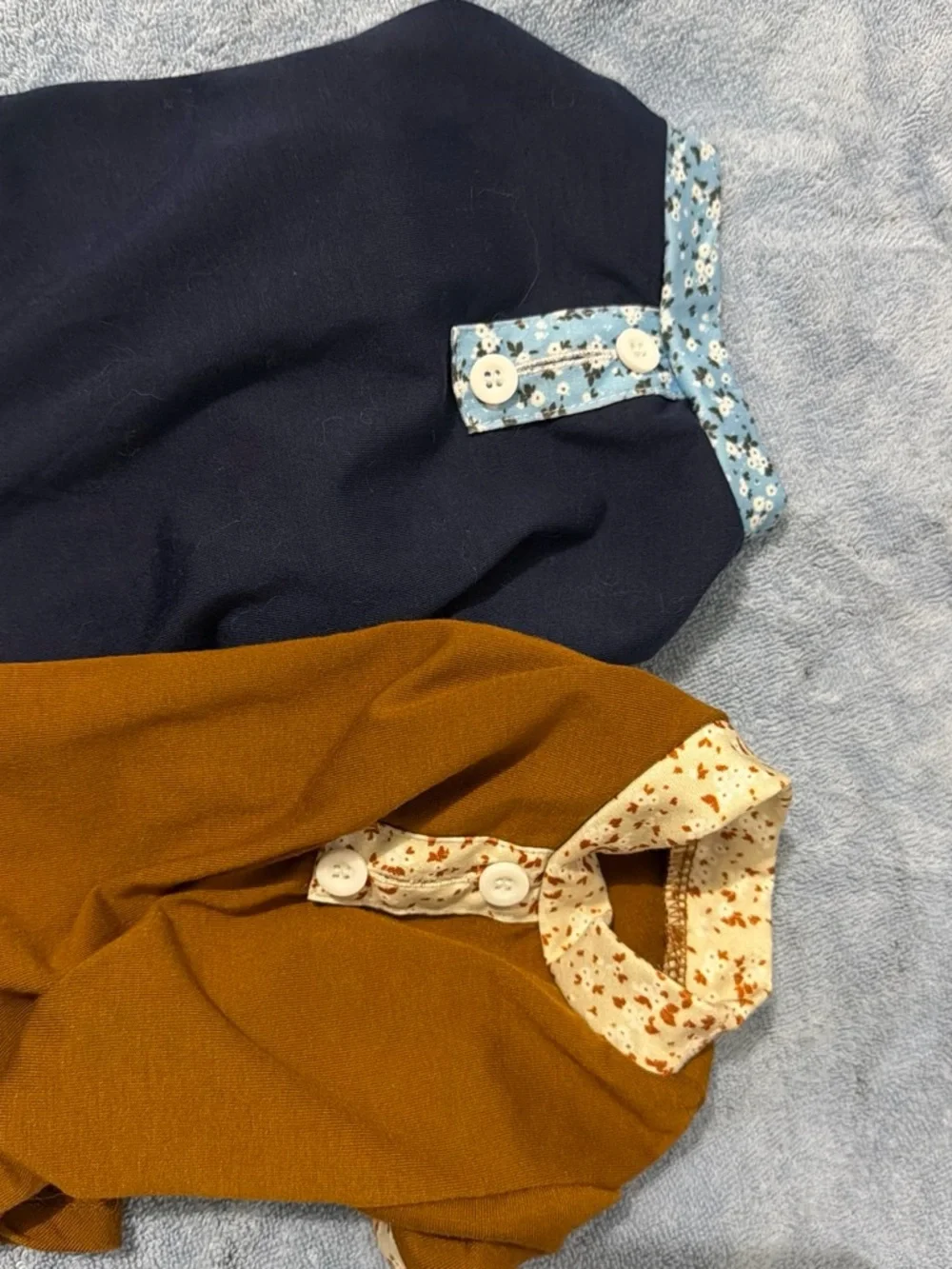 Puppy Floral Collar Short-Sleeve Top - Navy and Brown